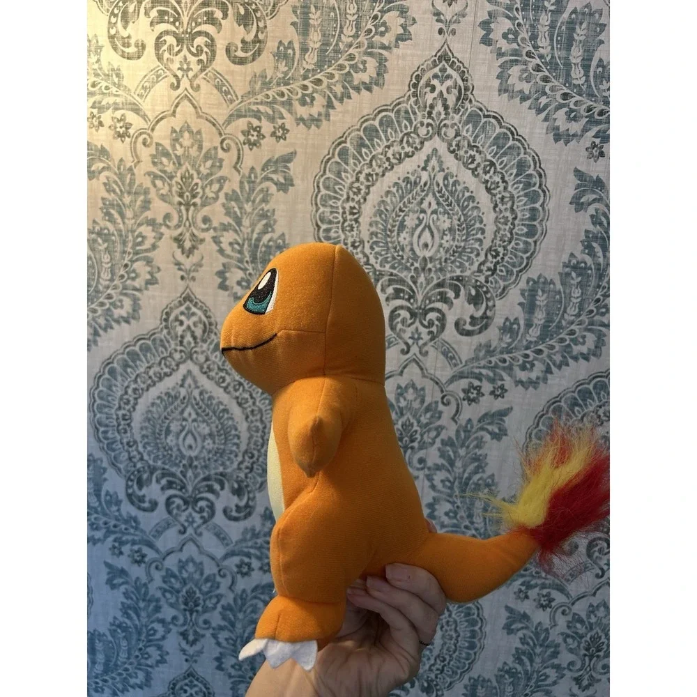 Charmander Pokemon Medium‎ 10